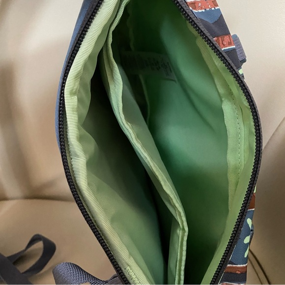 New Patagonia Atom sling backpack 🎒 size 8L - authentic - Picture 8 of 9